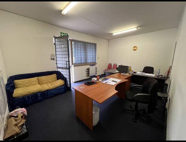 195M² WAREHOUSE TO LET IN STRIJDOMPARK